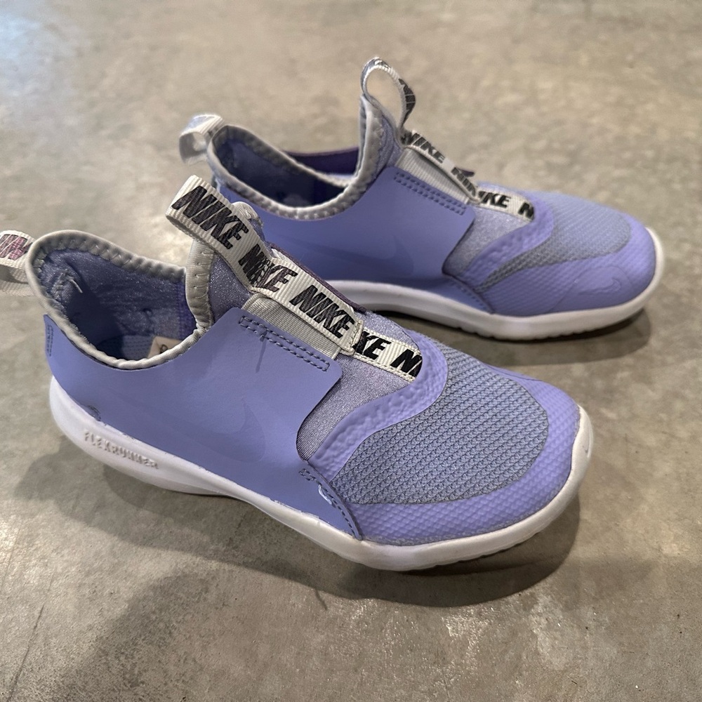 Girls Nike flex size 13